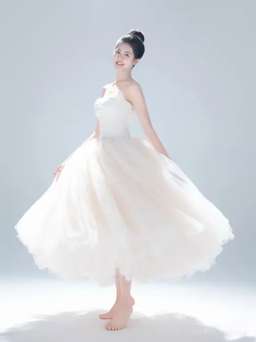 ▲翁虹17歲超仙女兒劉蒔正面照曝光。(圖/翻攝自翁虹小紅書) ▲翁虹17歲超仙女兒劉蒔(如圖)正面照曝光。(圖/翻攝自翁虹小紅書)