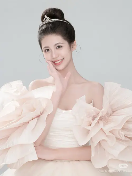 ▲翁虹跟女兒約定必須要有「戀愛許可證」才能談戀愛。(圖/翻攝自翁虹小紅書) ▲翁虹跟女兒約定必須要有「戀愛許可證」才能談戀愛。(圖/翻攝自翁虹小紅書)