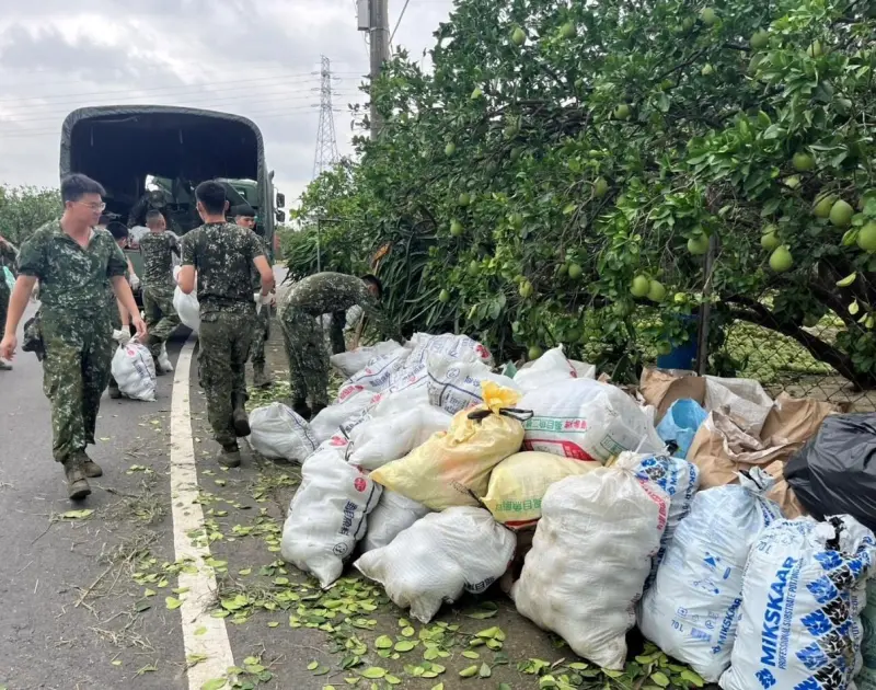 漢光41／豪雨狂炸中南部　國軍第四、五作戰區派兵力助地方復原