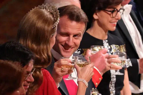 馬克宏對凱特王妃放電？wink燦笑照網路瘋傳　法式浪漫或越界掀議
