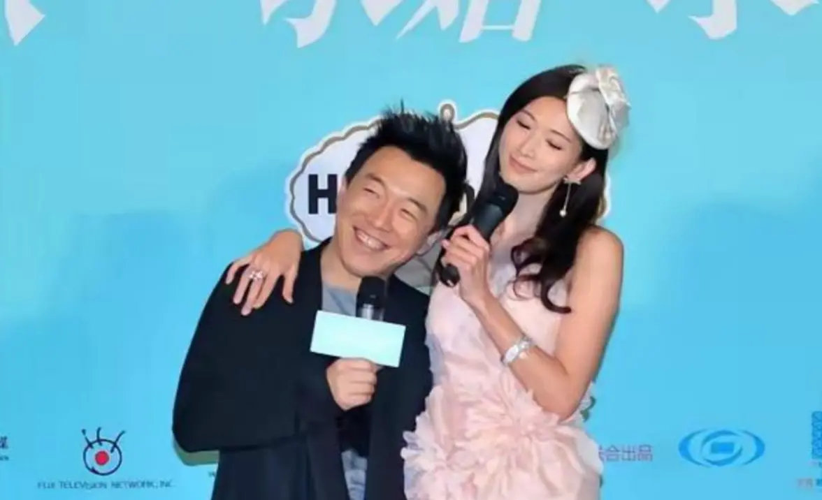 ▲林志玲（右）曾對黃渤（左）說想嫁他，但黃渤不為所動，即便合作過許多美女，都不會動搖他對老婆小歐的愛。（圖／翻攝自微博）