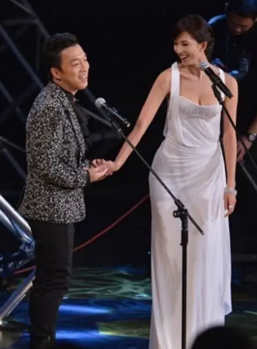 ▲黃渤（左）和林志玲合作電影，變成好友。（圖／翻攝自微博）