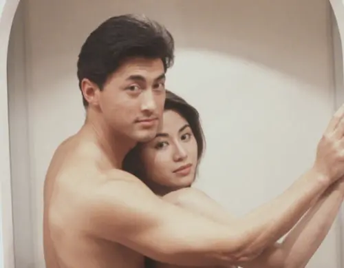 ▲陳雅倫(右)與王敏德(左)在三級片《危情》的演出大膽,一度被懷疑「假戲真做」。(圖/摘自微博) ▲陳雅倫(右)與王敏德(左)在三級片《危情》的演出大膽,一度被懷疑「假戲真做」。(圖/摘自微博)