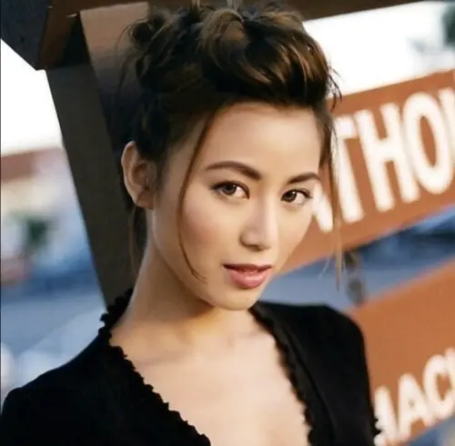 ▲陳雅倫年輕時美麗奪目,曾被視為「鍾楚紅接班人」,可惜演藝事業一直沒太大起色,未能大紅大紫,反而緋聞更讓人印象深刻。(圖/摘自微博) ▲陳雅倫年輕時美麗奪目,曾被視為「鍾楚紅接班人」,可惜演藝事業一直沒太大起色,未能大紅大紫,反而緋聞更讓人印象深刻。(圖/摘自微博)