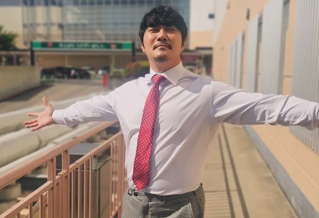 ▲43歲韓國歌手KCM（本名姜昌模）在2021年與小9歲圈外妻子結婚，並在2022年迎來女兒，但日前卻爆出早在2012年就生下長女，並且女兒已經13歲，公司證實後也透露原因是當時經濟狀況不好，才先沒登記。而近日，KCM再曝好消息，在IG宣布：我要成為三寶爸了。（圖／KCM IG）