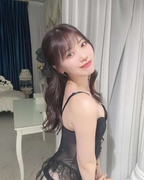 ▲石川澪今年23歲，剛大學畢業沒多久，從事成人產業已達4年。（圖／石川澪IG）
