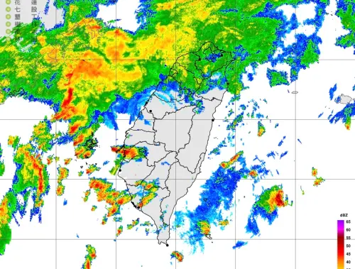 受到低壓帶影響,各地降雨機率高,整個西半部到東南部有短暫陣雨甚至雷雨出現。(圖/翻攝自中央氣象署) ▲受到低壓帶影響,各地降雨機率高,整個西半部到東南部有短暫陣雨甚至雷雨出現。(圖/翻攝自中央氣象署)