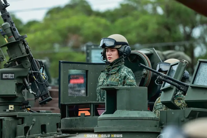 ▲M1A2T戰車女車長成亮點。(圖/翻攝自青年日報臉書)