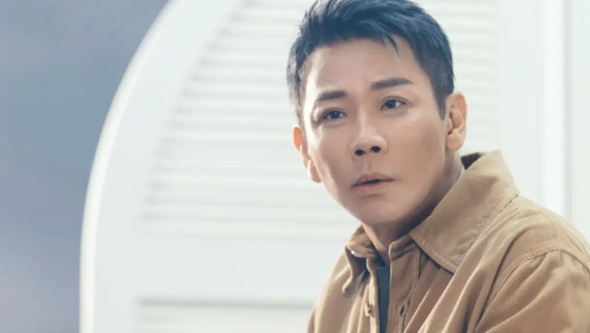 ▲56歲歌手陶喆（如圖）今（11）日歡慶生日，同時宣告第8張錄音室專輯《STUPID POP SONGS》實體專輯開始預購，更推出最新單曲〈半晴天〉的MV，3喜臨門的他感性吐露心聲：「好像變成是一個人生的交叉路口。」（圖／偉大文化提供）