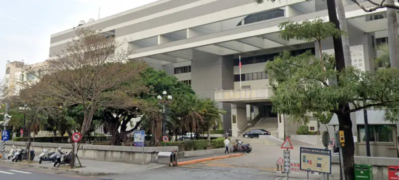 不滿弟弟告她　台中悍婦開庭打罵3律師還嗆殺人開直播
