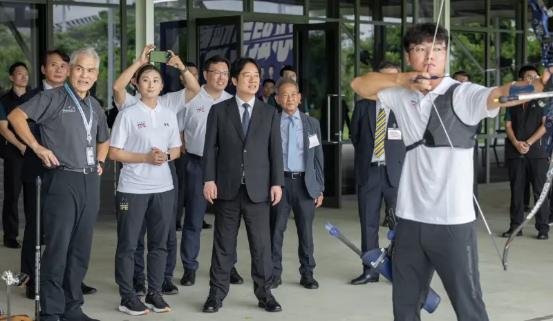 替世大運代表團授旗！賴清德：首度比照奧運增中繼站、設膳食公寓