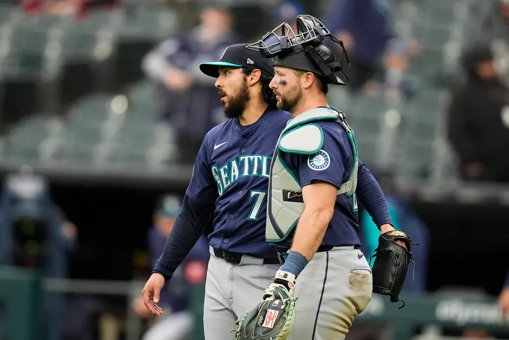 ▲紐約洋基今（11）日面對西雅圖水手，上演64年來第2次的驚天大逆襲，水手重砲捕手Cal Raleigh賽後透露，洋基已經識破終結者Andres Munoz的投球動作，跑者會用手勢提醒打者。（圖／美聯社／達志影像）