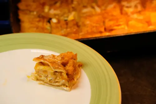 ▲義式千層麵做工很繁雜，一般單點餐廳都只能每日限量推出，更遑論竟然能在飯店自助餐廳看到。（圖／記者葉盛耀攝）