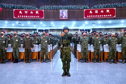 2,100位入伍生在宣誓代表帶領下宣讀誓詞 ▲2,100位入伍生在宣誓代表帶領下宣讀誓詞。(圖/記者莊全成攝,2025.07.11)
