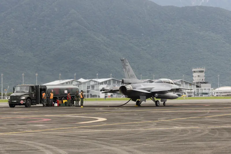 ▲漢光41號演習，空軍五聯隊實施F-16戰機熱加油作業。（圖／軍聞社提供）