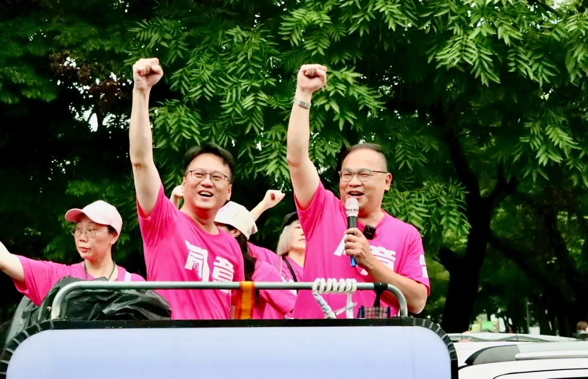 ▲王義川發起的「同意罷免大車隊 守護台灣不後退」車隊掃街行動，下午在台中登場。（圖／正國會提供）