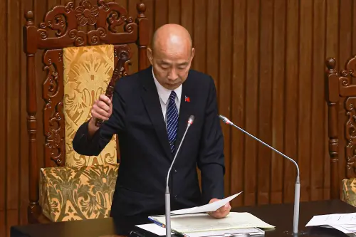 ▲立法院今三讀通過特別預算,普發現金1萬元。(圖/記者葉政勳攝) ▲▲立法院今三讀通過特別預算,普發現金1萬元。(圖/記者葉政勳攝)