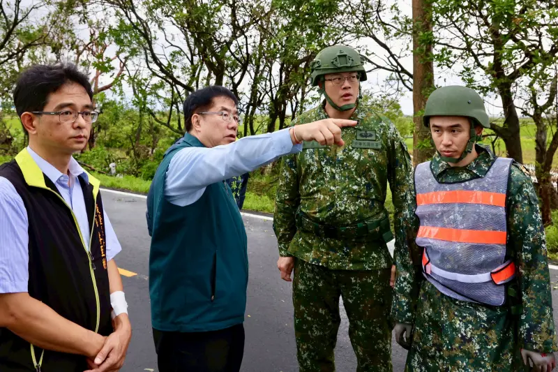 ▲由於旭集表示，願協助台南災後重建，還要採購台南農產品用於門市料理，為此，市長黃偉哲特別前往致意，當天行程滿檔隨即趕往救災現場。（圖／南市府提供）