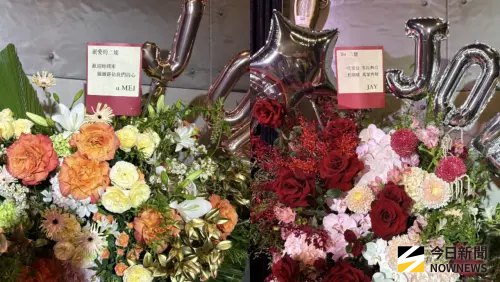 ▲江蕙高雄開唱,周杰倫、張惠妹、蕭亞軒、王力宏都獻上花籃。(圖/記者黃聖凱攝影) ▲江蕙高雄開唱,周杰倫、張惠妹、蕭亞軒、王力宏都獻上花籃。(圖/記者黃聖凱攝影)