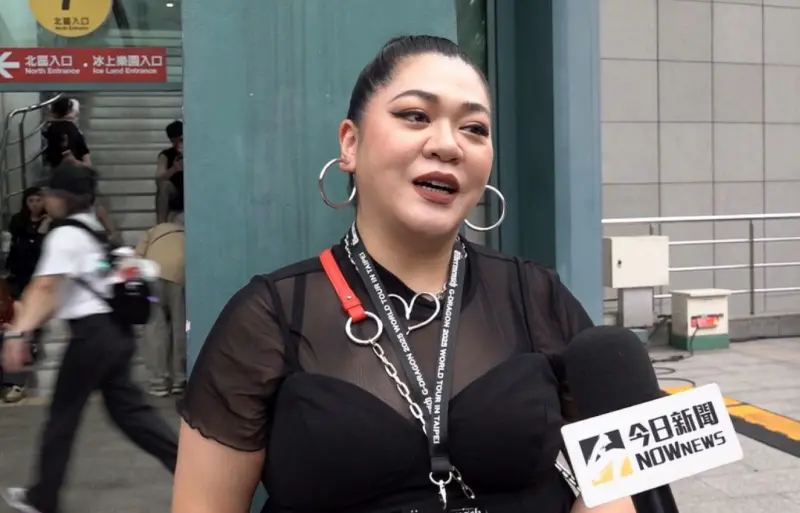 ▲Amanda（劉紀範，如圖）從GD權志龍在BIGBANG的首張專輯就喜歡他，直呼他是自己的「本命」，很開心闊別8年能再見到他現場演出的丰采。楊謹華、Makiyo等也前往朝聖，周杰倫則送了花籃。（圖／記者嚴俊強攝）