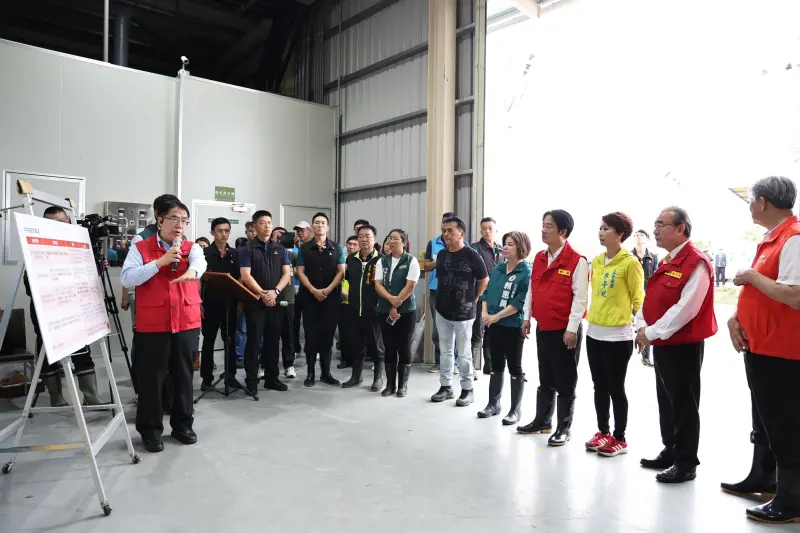 ▲總統賴清德今天下午二度赴台南勘災，黃偉哲表示，與中央合作加快復原重建產業鏈。（圖／南市府提供）