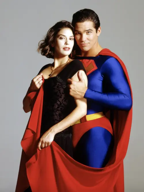 ▲《新超人》女主角泰莉海契（左）之後在演藝界的發展明顯比狄恩肯恩（右）要好很多。（圖／摘自IMDb）