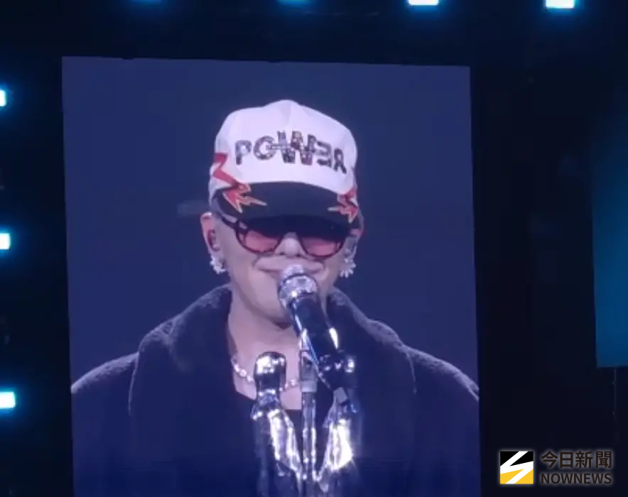 ▲GD（G-Dragon，本名：權志龍）熱愛數字8，更把台灣場選作第8站城市開唱、學了《月亮代表我的心》表演，足見愛台灣的心意與緣分。（圖／讀者提供）