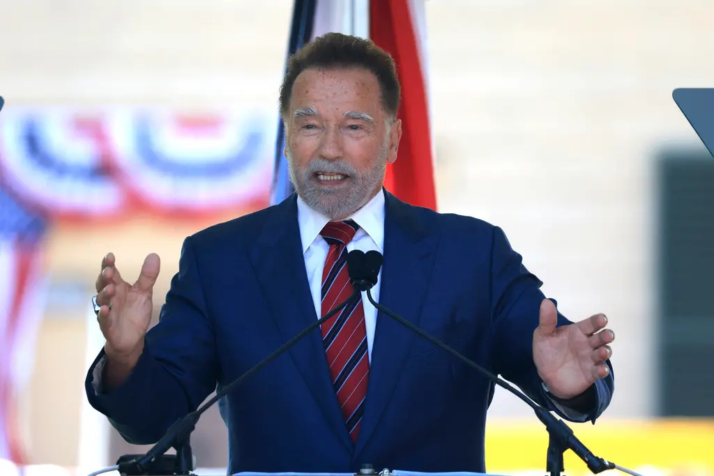 ▲即將要過78歲生日的阿諾史瓦辛格，靠著過往拍片賺得的豐厚分紅，經過妥善的投資，成功錢滾錢，成為2025年財產數字最高男星，估計約在12-15億美元左右。（圖／美聯社／達志影像）