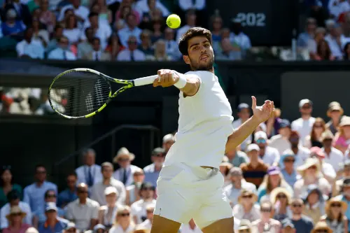 ▲Alcaraz本季已收下5冠、戰績為48勝5敗，暫居年終總決賽積分榜首，即使未奪溫網冠軍，仍有望問鼎年終世界球王。（圖／路透／達志影像）