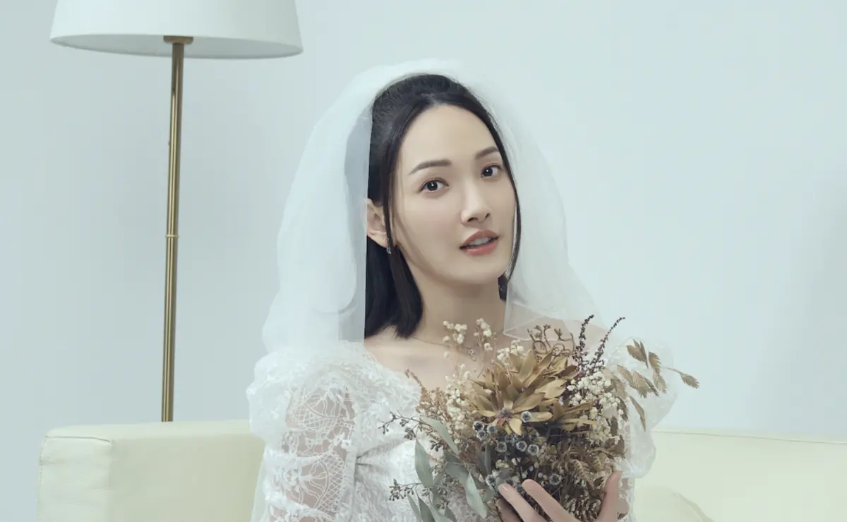 ▲「小周迅」林映唯點頭嫁了！小3歲富二代男友驚喜求婚，鮮花、鑽戒一樣沒少，預計年底辦婚禮。（圖／寬想國際娛樂提供）