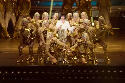 ▲江蕙與舞者們一同排練40天，打造最完美舞台。（圖／寬宏藝術提供）