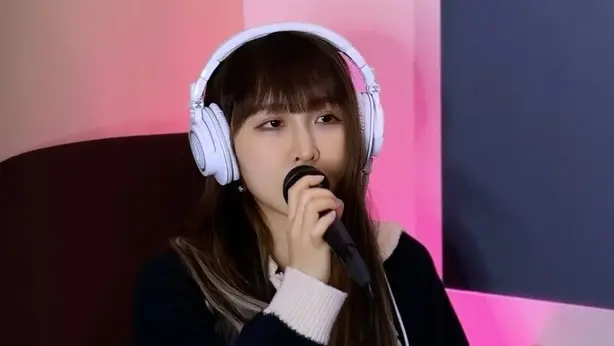 ▲從《聲林之王》出身的女歌手張若凡近日不僅被爆出欠錢公司及銀行上百萬，還爆出跟女粉絲借錢30萬不還，讓該名女粉絲氣得出面爆料，直言自己不但深感被背叛，還一度情緒崩潰。（圖／翻攝自張若凡IG）