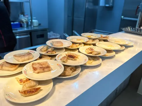 ▲貴族世家板橋板新店竟然有現做區，煎餃、荷包蛋甚至蚵仔煎，都是當場現做。（圖／記者葉盛耀攝）