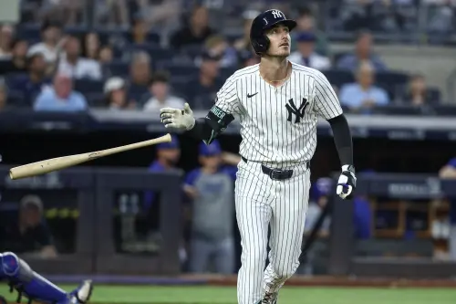 ▲紐約洋基外野手貝林傑（Cody Bellinger）透露「很享受穿上條紋衣的時光」，而隊長賈吉（Aaron Judge）也公開呼籲球團留下這位功勳戰將。（圖／路透／達志影像）