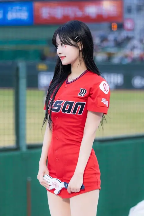 ▲鄭雪兒年初才加入KBO樂天巨人啦啦隊，6月30日就無預警離隊引發韓網熱議。（圖／翻攝自鄭雪兒IG）