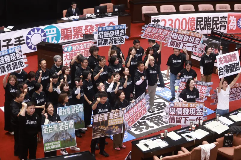 藍白強推普發1萬、不撥補台電　他：台灣國力衰退、北京最高興