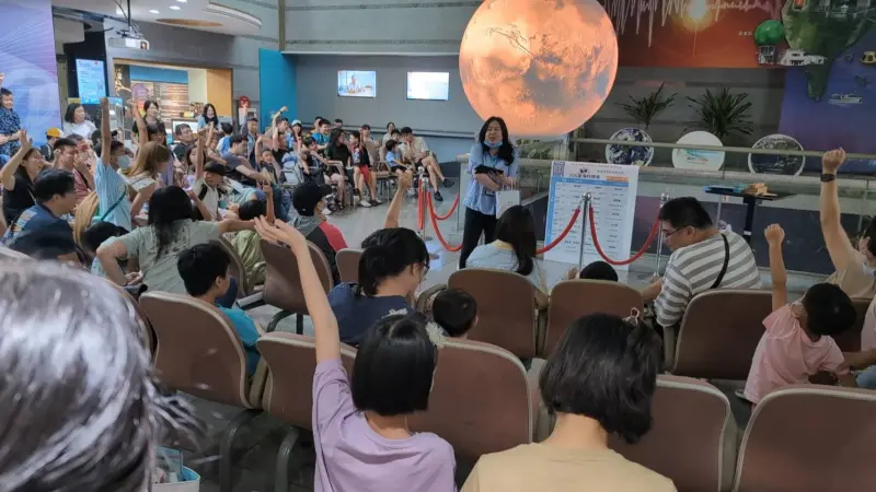 ▲中央氣象署今起開放參觀體驗，圖為「地球展示系統SOS」活動現場。（圖／中央氣象署提供）