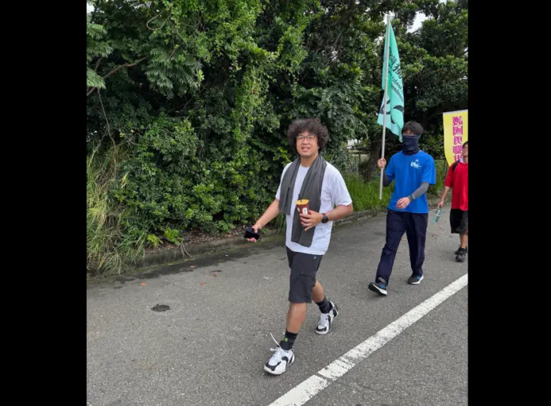 726大罷免／沈伯洋台中催票　脆被炎上：黑熊怎麼不去台南救災？