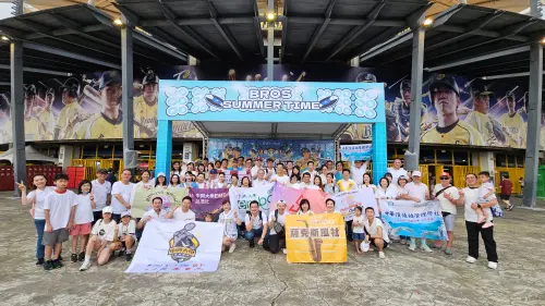 ▲中興大學管理學院EMBA學生會與校友會，12日在台中洲際棒球場舉辦「家庭日聯誼活動」，歡樂氣氛嗨翻天。（圖／主辦單位提供）