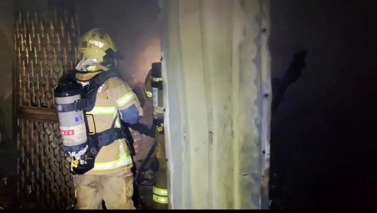 ▲台南市七股區今晚驚傳民宅火警，火勢撲滅後，隨後入內搜尋在屋內尋獲88歲的吳姓婦人，已經明顯死亡。（圖／台南市消防局提供）