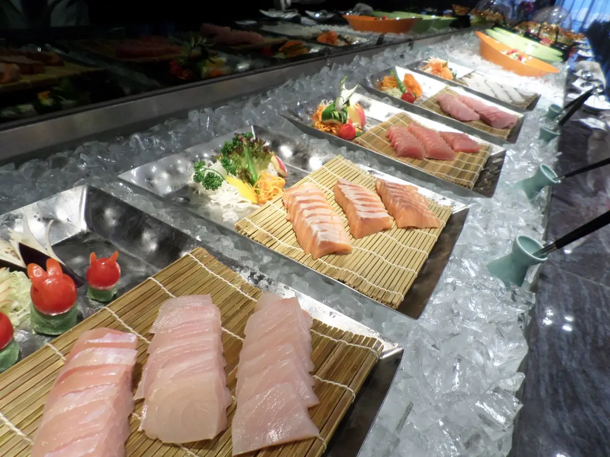 ▲台灣人非常喜歡吃buffet，因為食材眾多想拿什麼就拿什麼，因此許多三五好友聚餐都會約在buffet餐廳。（圖／上閤屋台南德安店攝）