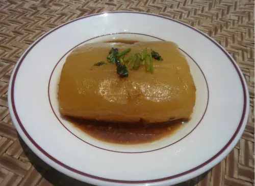 ▲冬瓜封是源自於客家族群的特色菜，冬瓜吸滿滷汁並悶煮，非常下飯。（圖／新北客家觀光美食館）