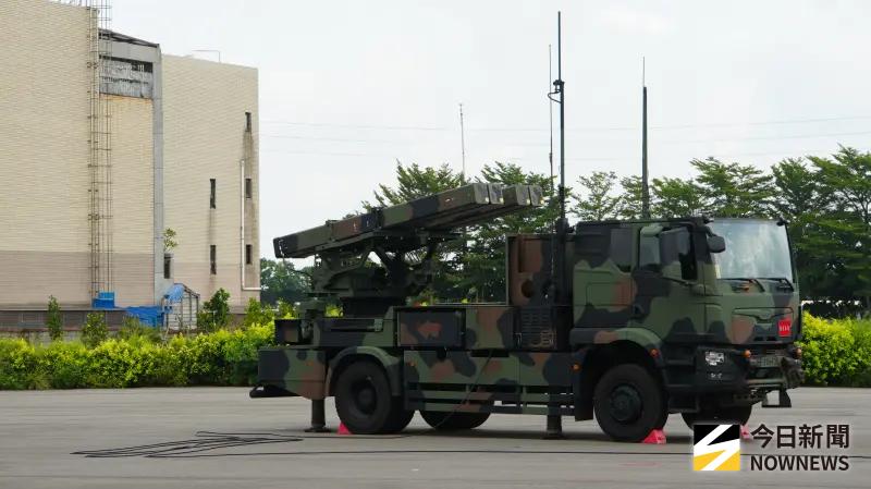 ▲陸射劍二飛彈發射車。(圖/記者呂炯昌攝)