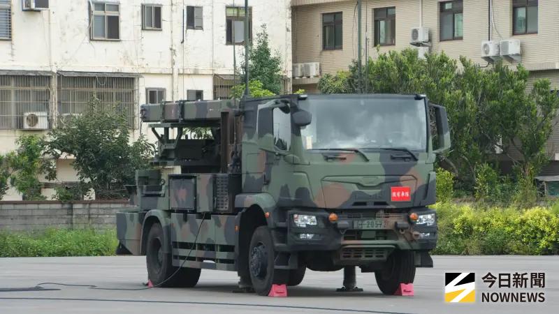 ▲陸射劍二飛彈發射車。(圖/記者呂炯昌攝)