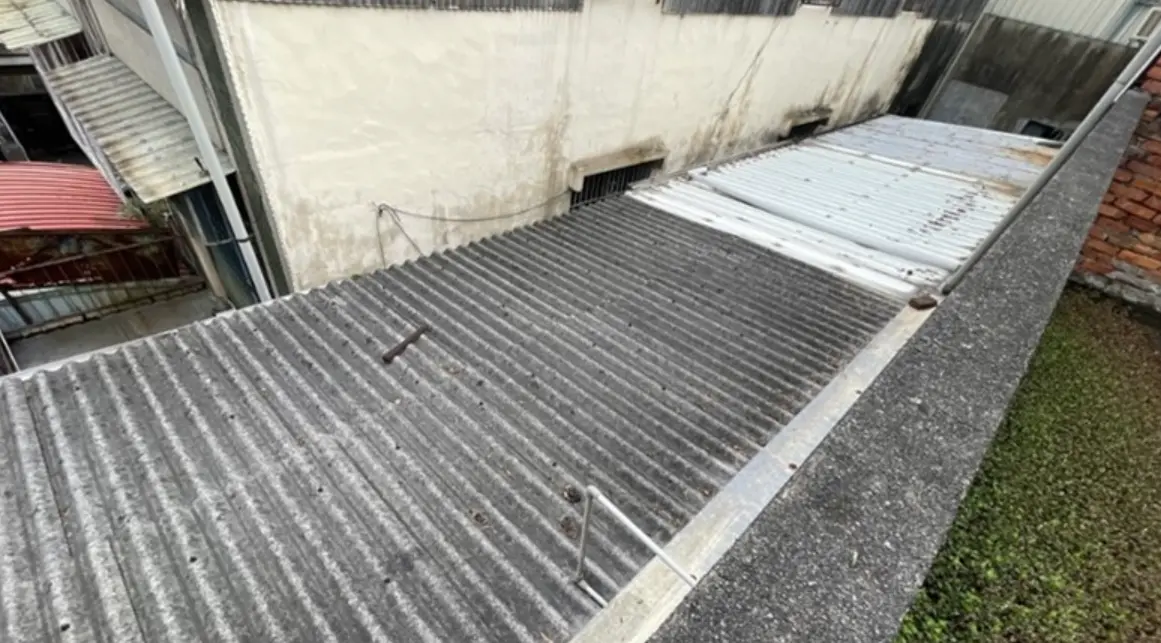 風災釀「石綿」毀損！醫示警1潛在危機 打掃完全身都要清潔