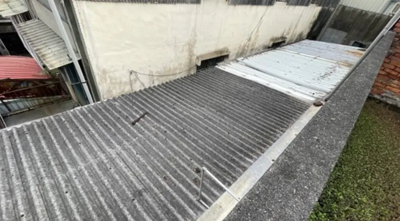 丹娜絲颱風摧毀老屋！「這種屋瓦」別亂丟　超危險、可重罰1000萬