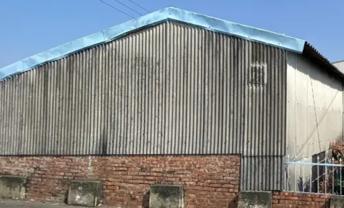 ▲許多有30至40年屋齡的老屋都能看見石綿建材的身影。（示意圖／台南環保局）