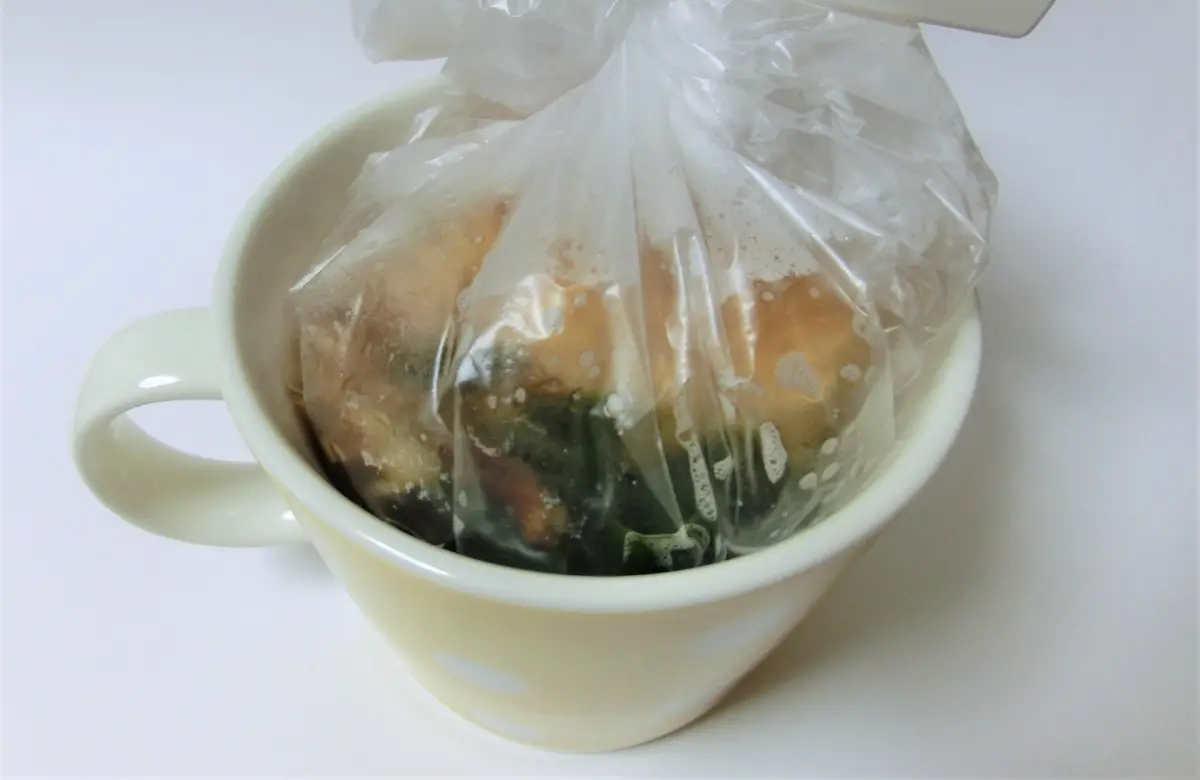 ▲塑膠袋裝熱食普遍被認為不安全，但近日「無毒教母」譚敦慈表示「1容器」裝熱食更毒，塑膠微粒比塑膠袋還多，恐會增加失智風險。（圖／取自photoAC）