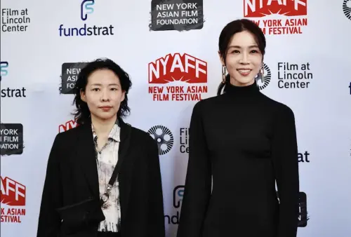 ▲謝盈萱（右）和導演《也許這個故事叫護唇膏》導演簡莉穎（左）赴紐約亞洲影展，和國際影人交流拍片心得。（圖／天地合提供）