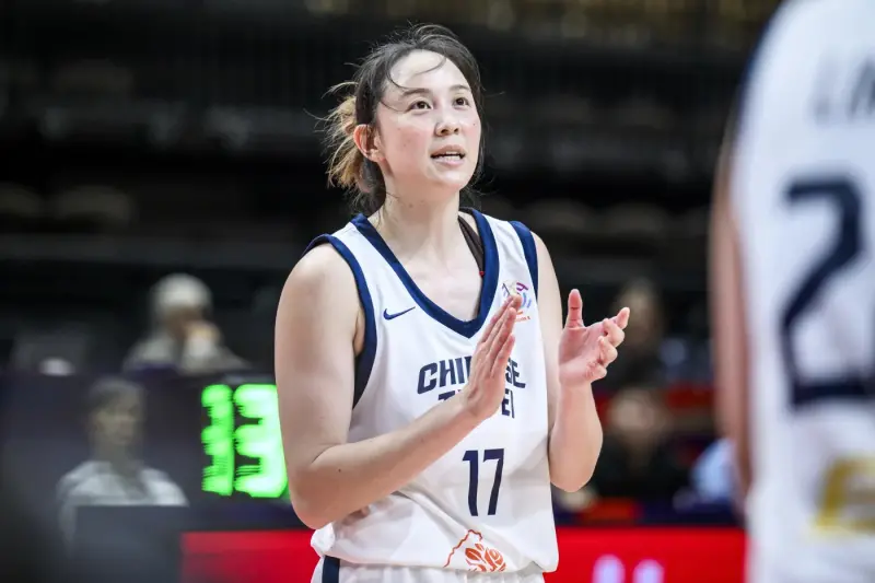 ▲黃鈴娟火力全開，三分球6投6中攻下全場最高18分，帶領球隊在換帥後強勢出擊。（圖／FIBA官網）